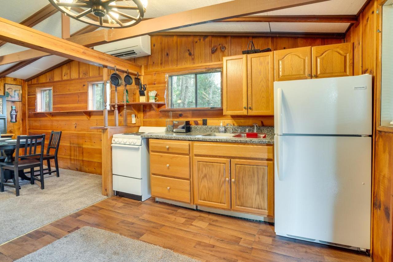 Peaceful Warne Cabin Fenced Yard And Screened Porch Brasstown Dış mekan fotoğraf