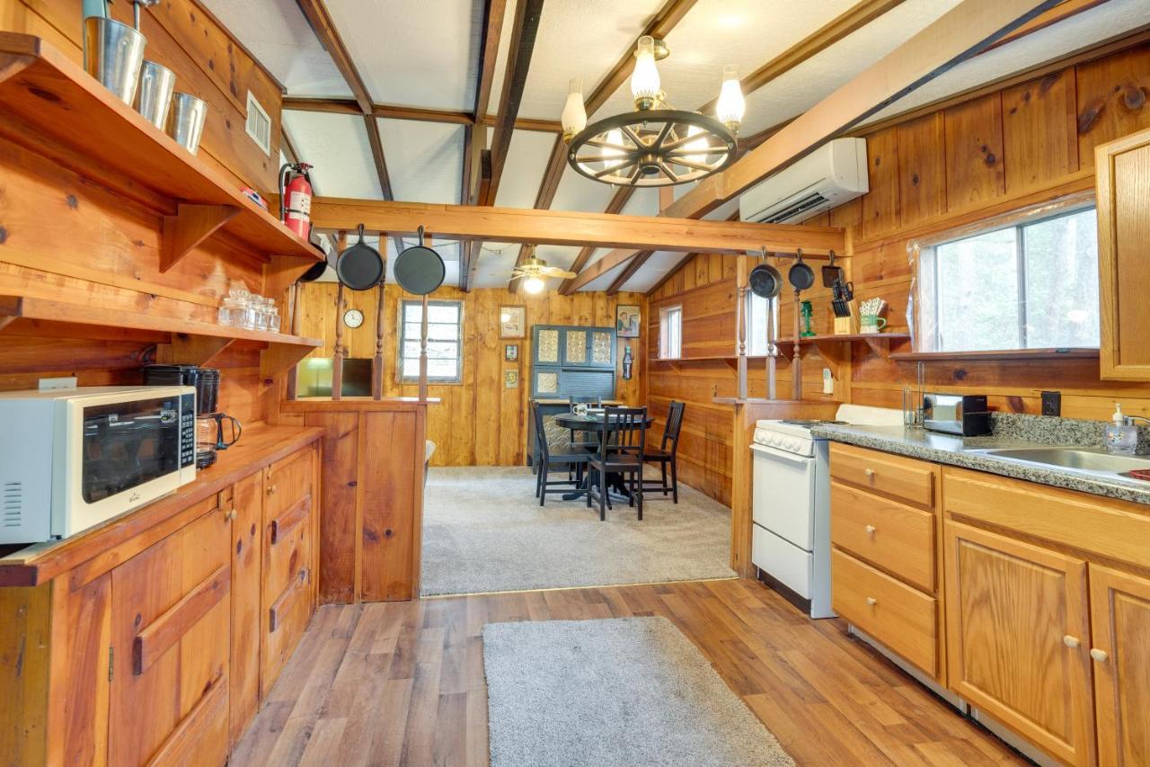 Peaceful Warne Cabin Fenced Yard And Screened Porch Brasstown Dış mekan fotoğraf